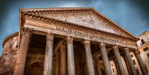 Il Pantheon da un angolo di Roma